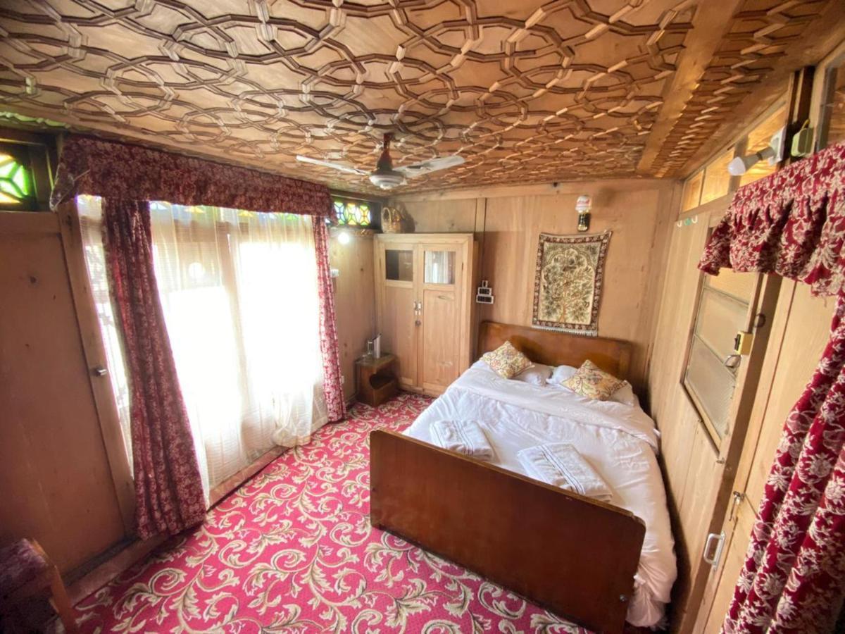 The Flostel Srinagar Exterior foto