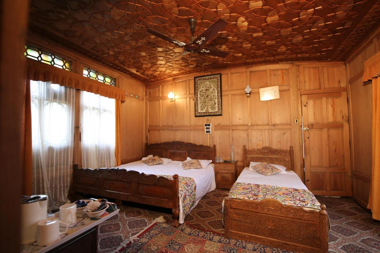The Flostel Srinagar Exterior foto