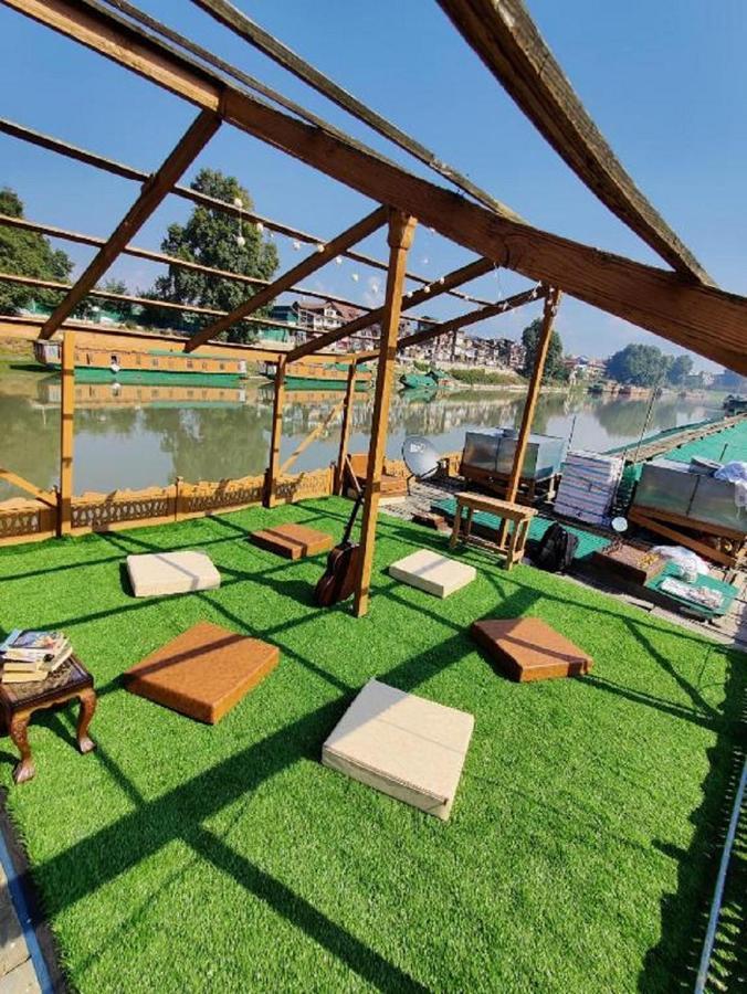 The Flostel Srinagar Exterior foto